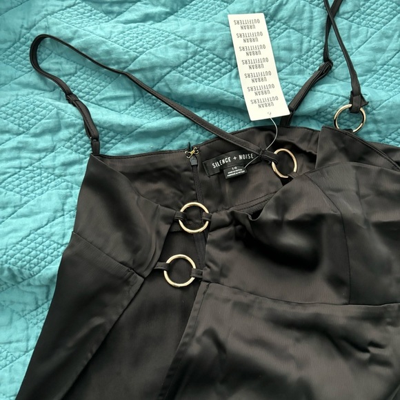 Urban Outfitters Open Ring Top - Picture 2 of 3